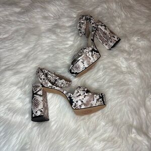 NWOT Vince Camuto Snakeskin Platform Heels
